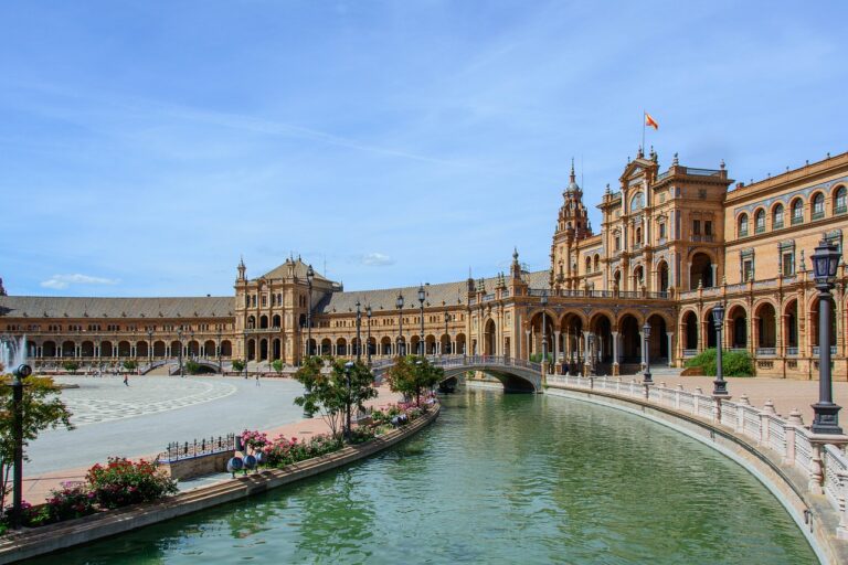 Guide to Plaza de España